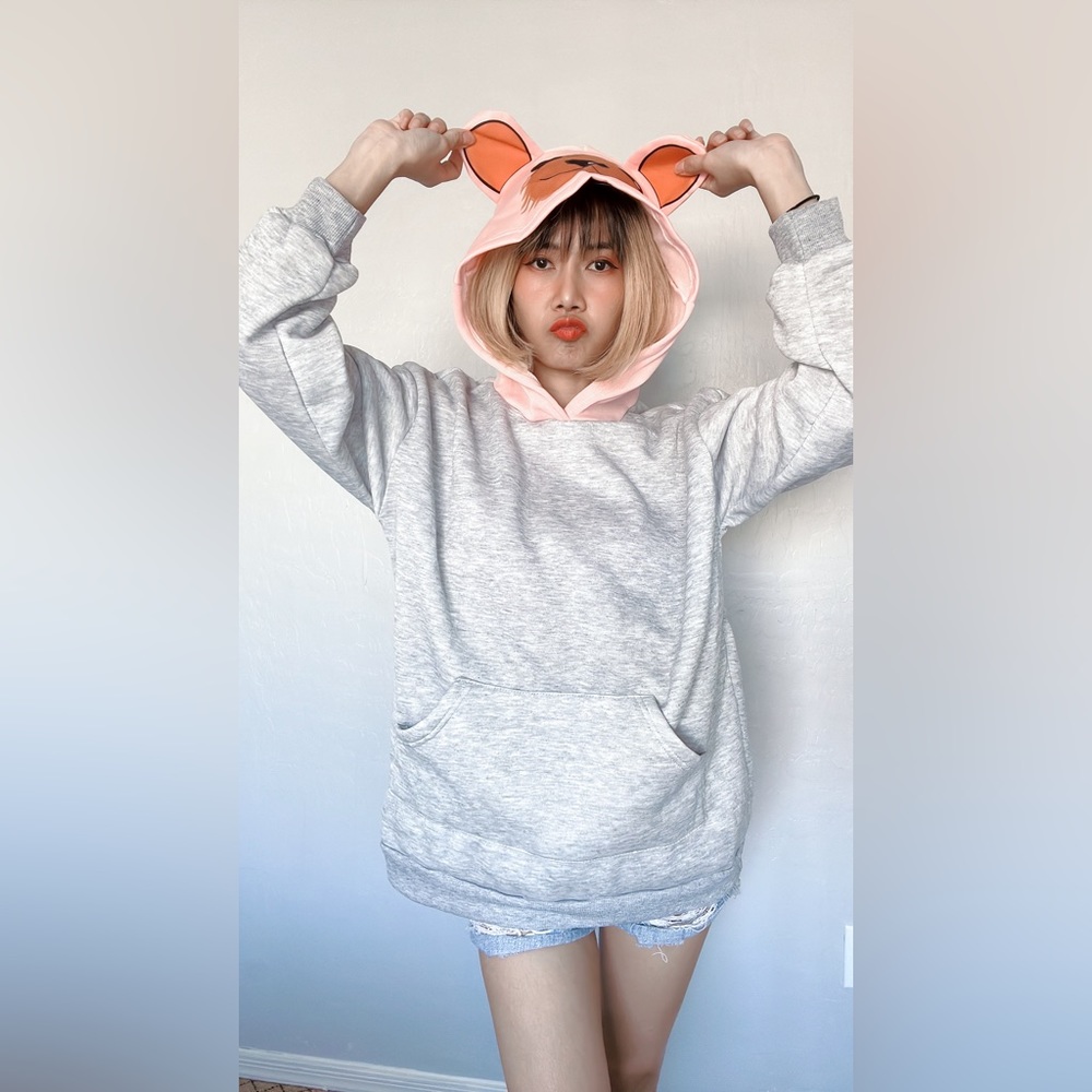BRAND NEW! Gray sweater with bear design in the back